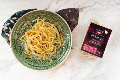 Pici senesi con peperoncino e pistacchio